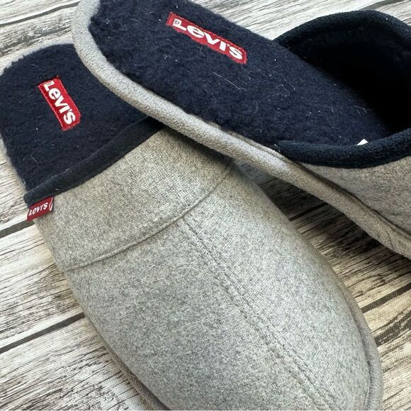 Levi's Men's Slippers Light Grey Gray with Dark Navy Blue Sherpa 8 9 Slip On - Picture 3 of 8